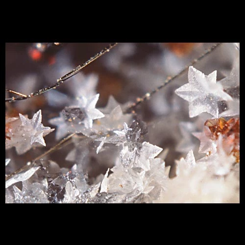 Crisialau gefeilliog anarferol o siderit