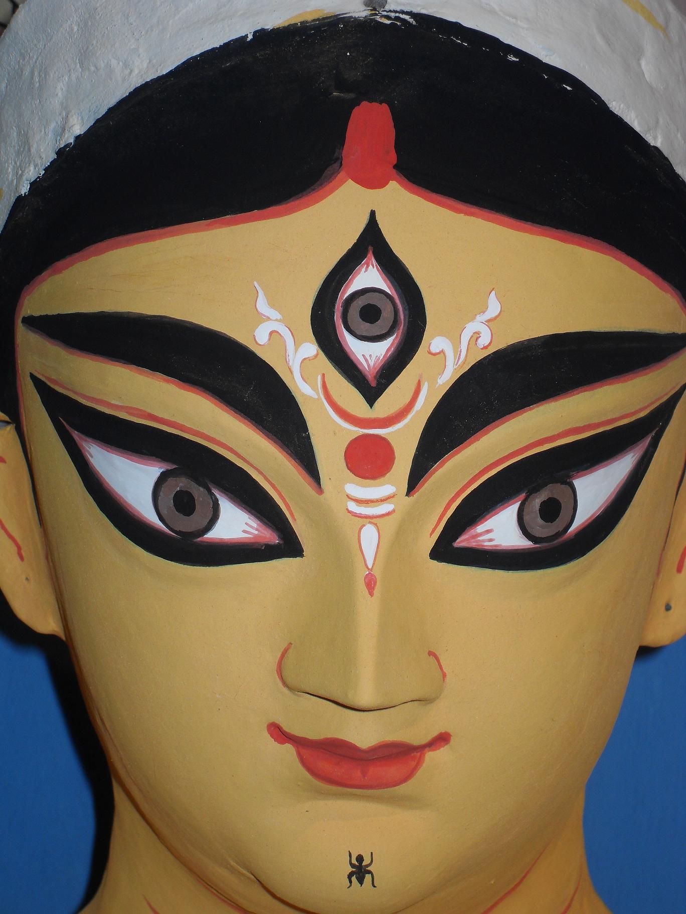 Y Dduwies Durga wedi seremoni paentio'r llygad