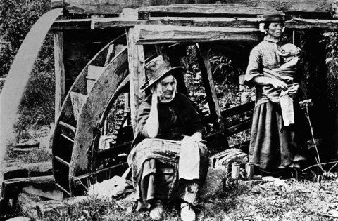 Postcard of Women Knitting in Pembrokeshire, taken 1880-1900