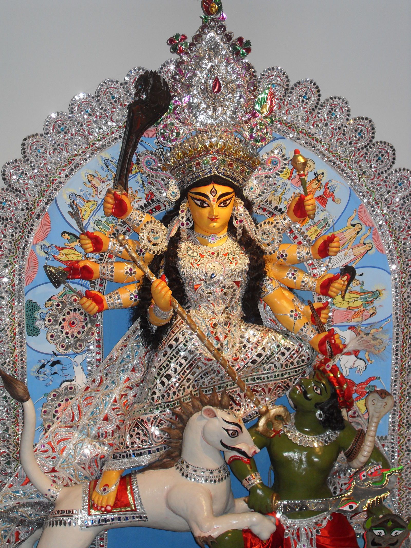 Y Dduwies Durga yn barod ar gyfer y Puja