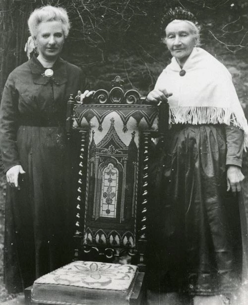 Hannah Davies a'i merch Elizabeth, dwy gwiltwraig