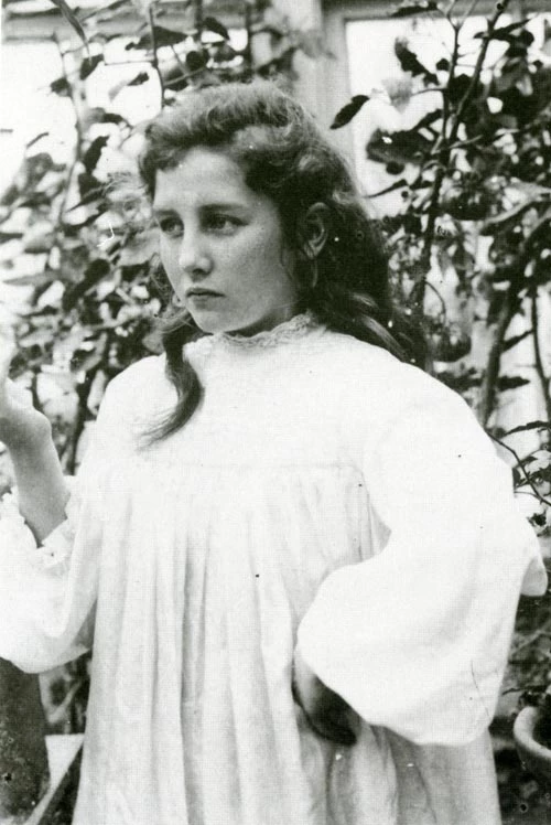 Tilla, chwaer Tom Mathias