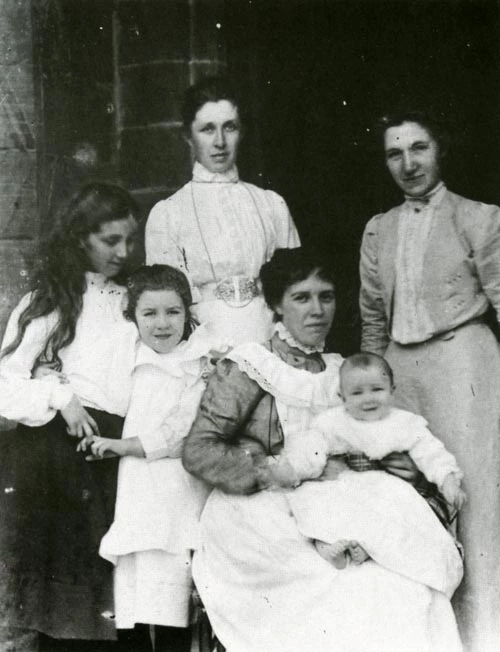 Mrs Lewis-Bowen, Clyn-fiw, Boncath 